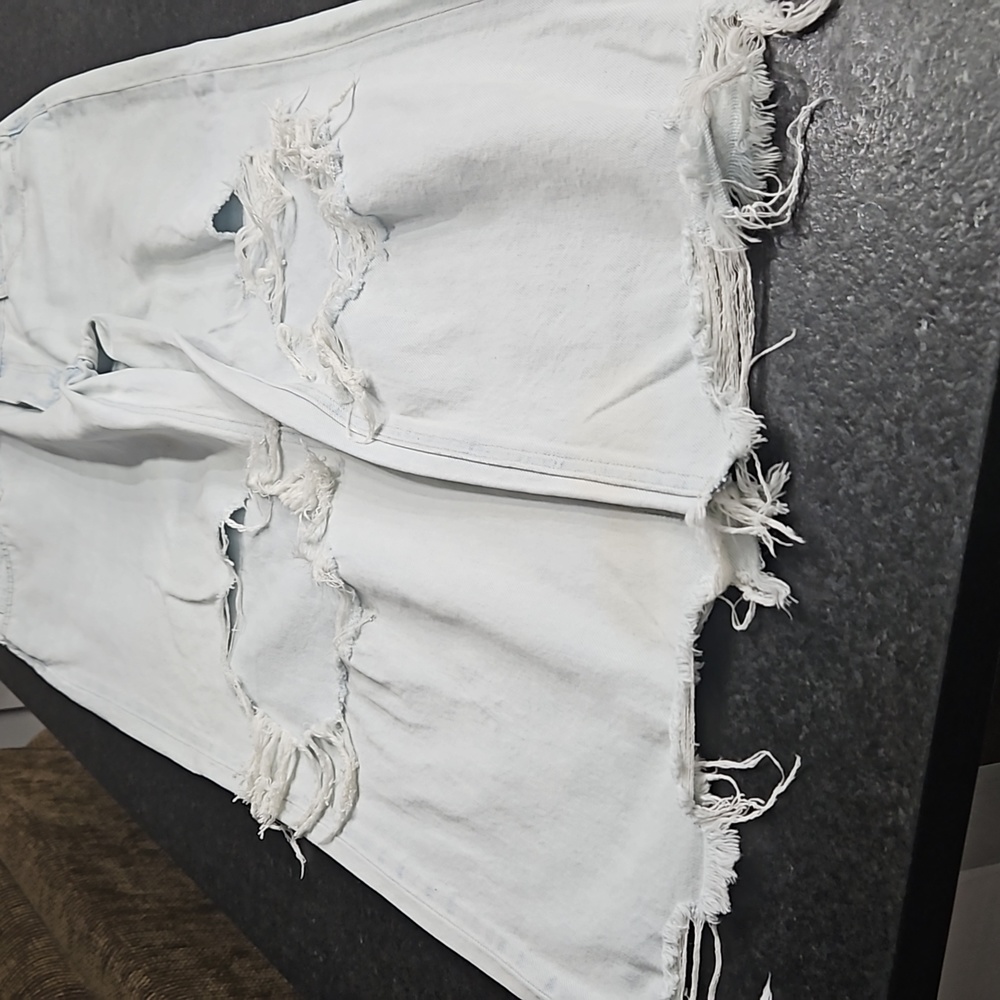 Distressed Light denim - Picture 4 of 5